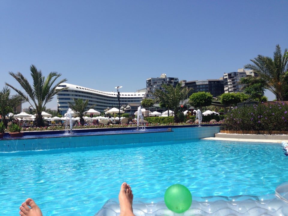 Blick von unserem Stammplatz am Pool Limak Lara Deluxe Hotel & Resort