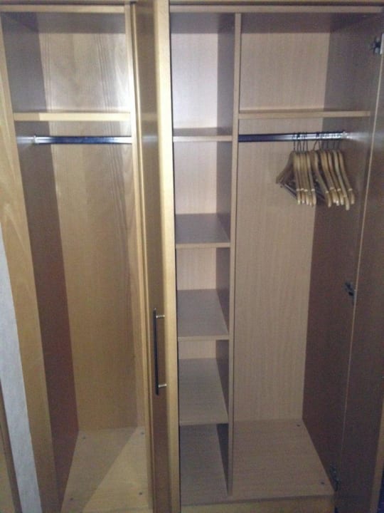 Grosser Schrank Hotel Kreuz