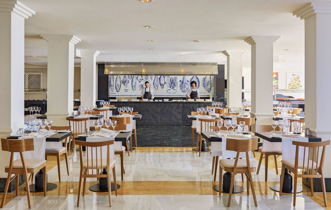 Vista general y show cooking Boutique Hotel H10 Blue Mar