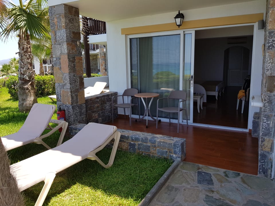 Zimmer Alexander Beach Hotel & Village Resort