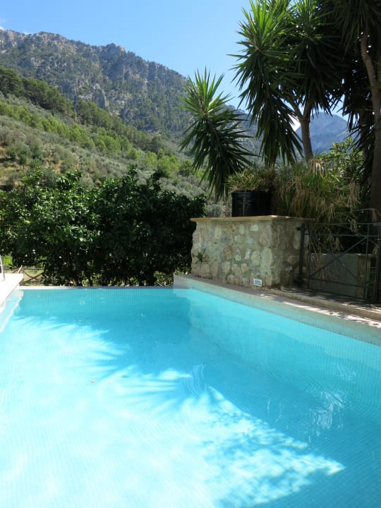 Pool mit Blick auf Berge Fornalutx Petit Hotel