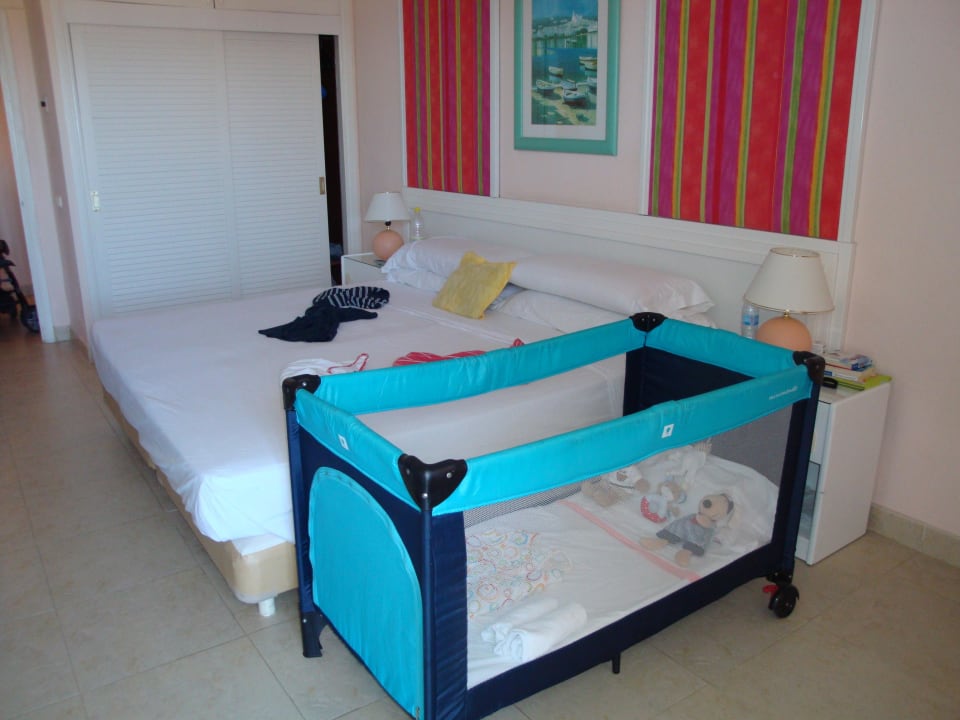 Trotz Babybett immer noch genug Platz Gran Canaria Princess
