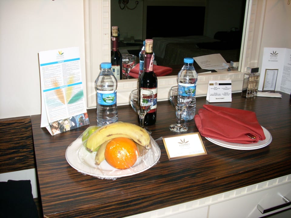 Begrüßungsobstkorb und Wein, als Wiederholungstäter Aydinbey Kings Palace & Spa