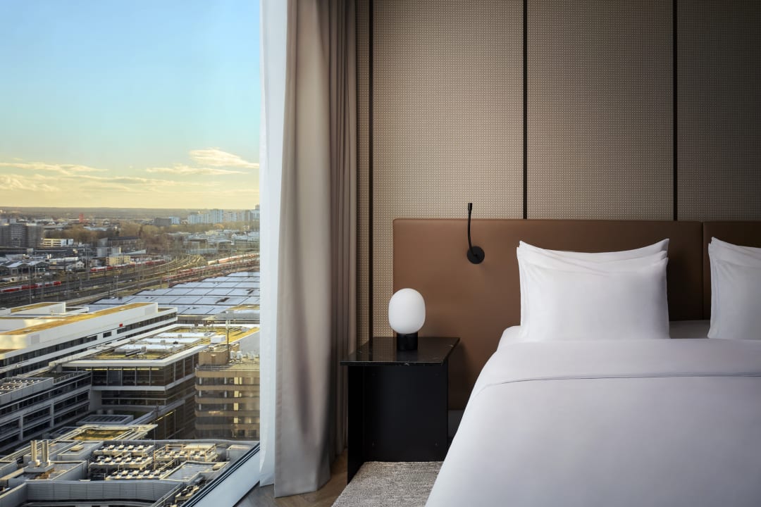 Zimmer NH Collection Frankfurt Spin Tower