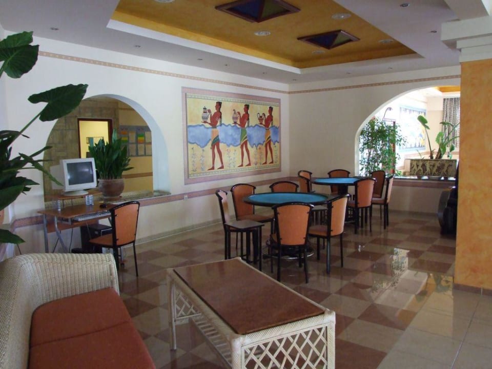 Miejsce do odpoczynku przy recepcji Apollon Hotel