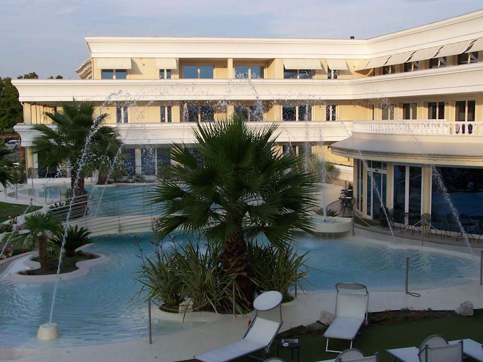 Pool bei Tag Hotel Residence Relais Du Lac