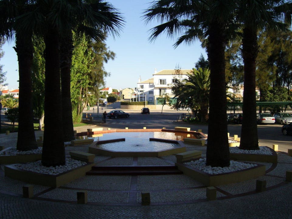 Hotel-Eingang Ozadi Altura Beach Resort