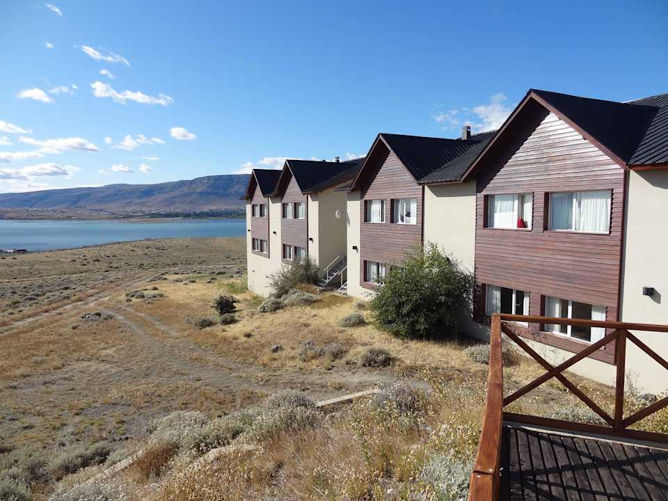 Widok na jedno ze skrzydeł hotelu Hotel Edenia Punta Soberana