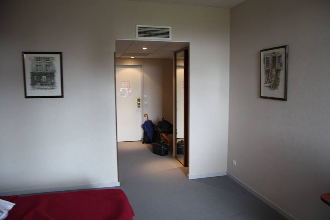 Blick zum Eingang Hotel Les Minotiers