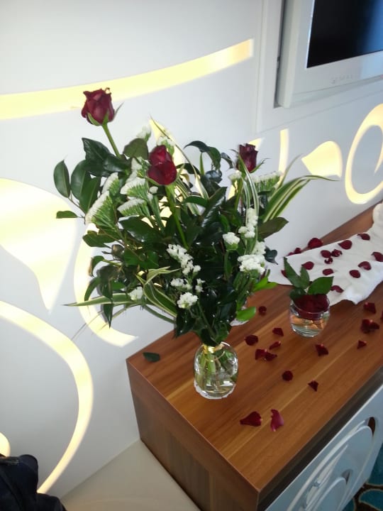 Geburtstagsstrauss auf dem Zimmer Vikingen Infinity Resort & Spa