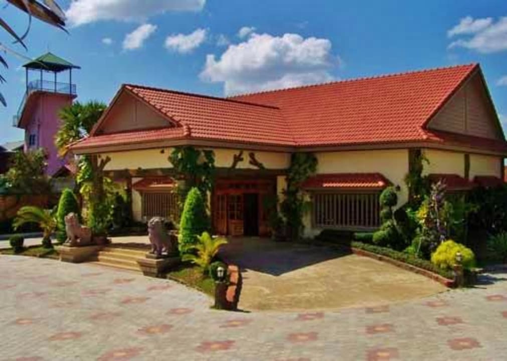 Front Entrance Lotus Garden Boutique