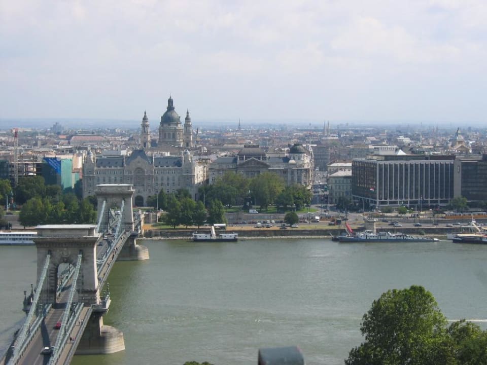 Blick auf die Kettenbrücke und Hotel Sofitel (rechts) Sofitel Budapest Chain Bridge