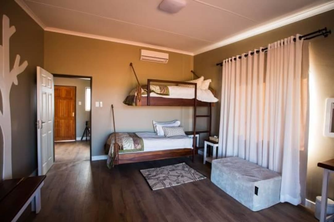 Komfort Familien Zimmer Kalahari Anib Lodge