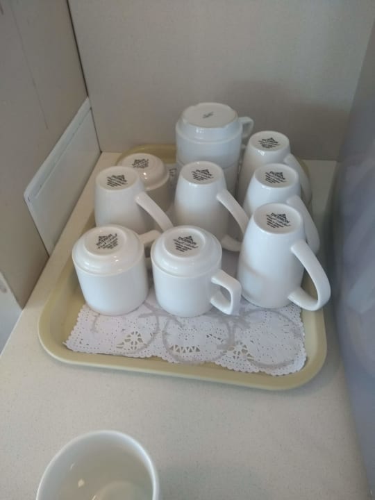 Tassen sind Mangelware  Riviera Spa Resort - Adults Only