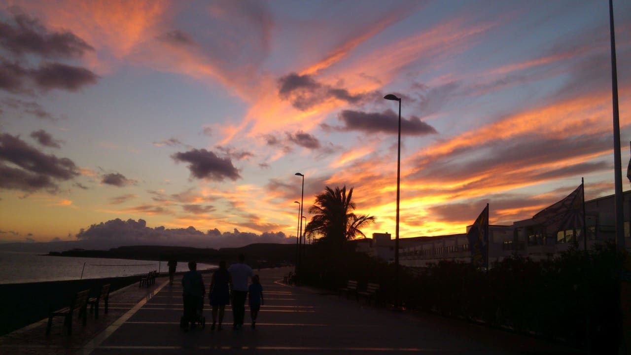 Die Promenade abends R2 Bahía Playa Design Hotel & Spa - Adults Only