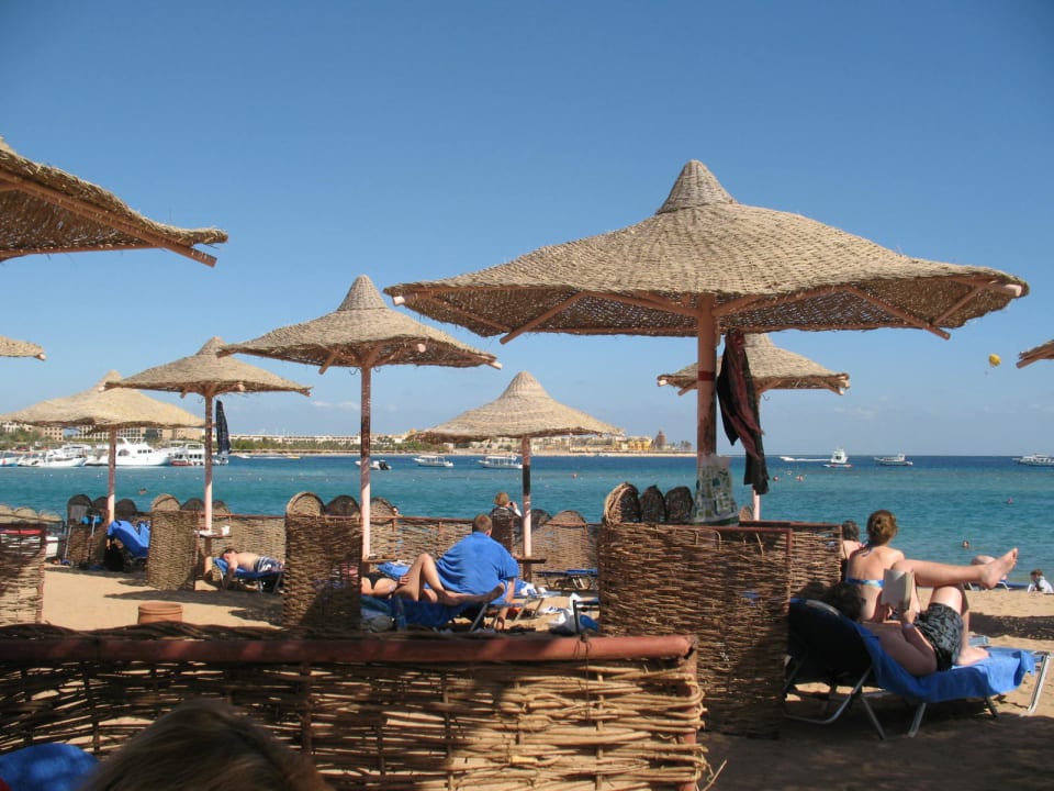 Strandschirme Jaz Makadi Oasis Resort