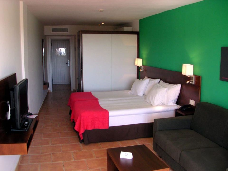 Studio - Bett, TV, Schrank, Couchtisch, Couch Sunprime Atlantic View