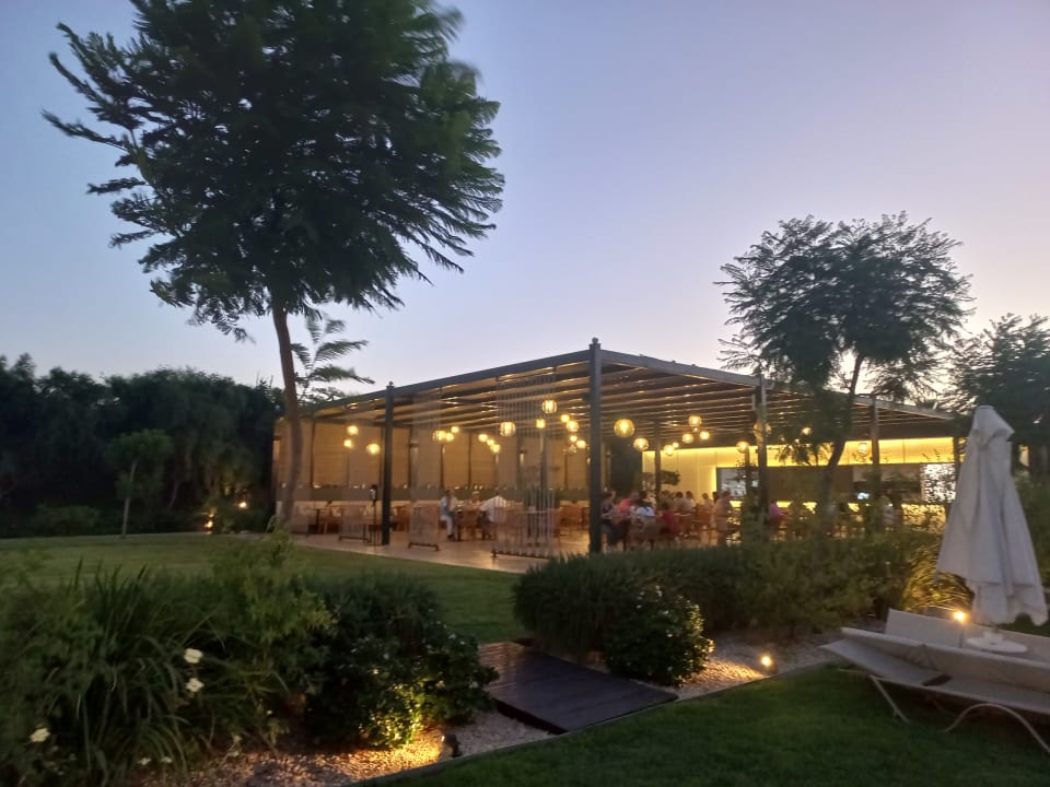 Gastro Crystal Springs Beach Hotel