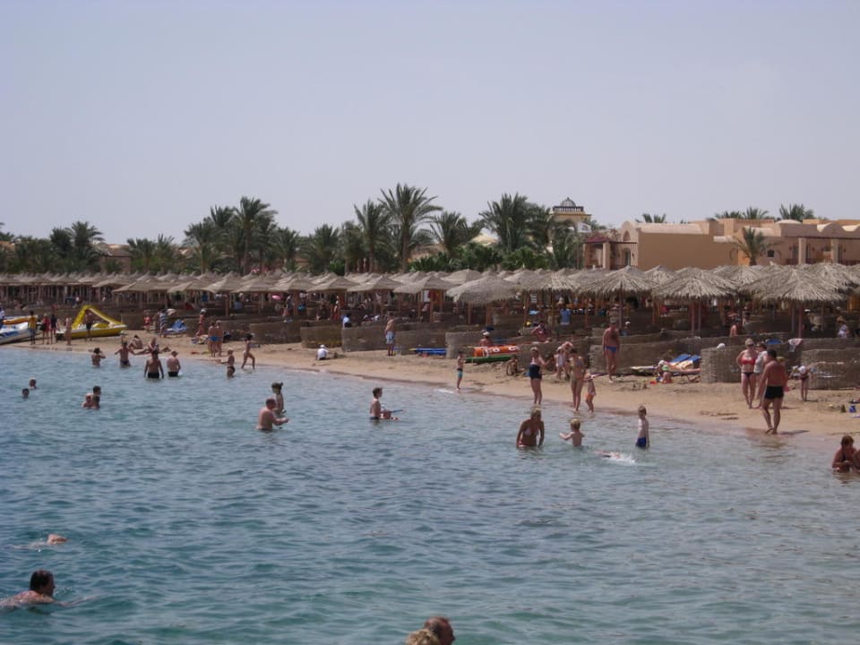 Strand vom Meer aus gesehen Hotel JAZ Makadi Star & Spa