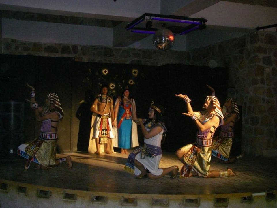Show am Abend Pensée Royal Garden Beach Resort