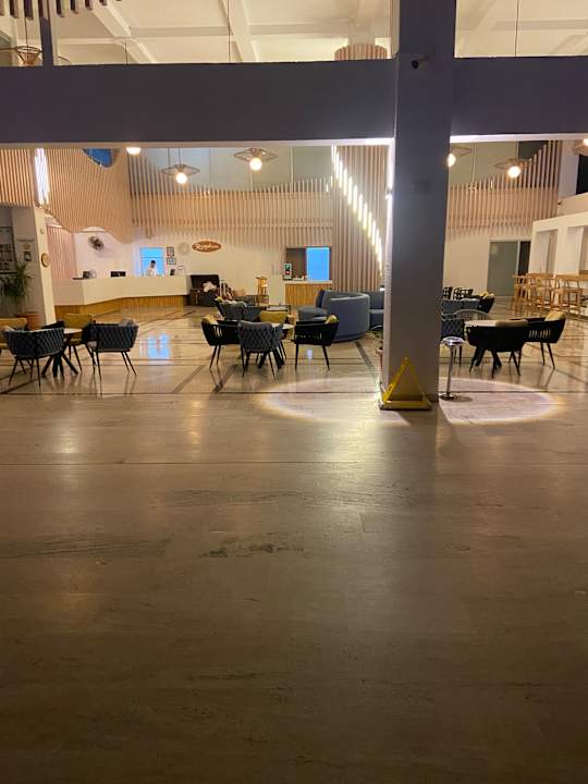 Lobby AQI Hydros Club