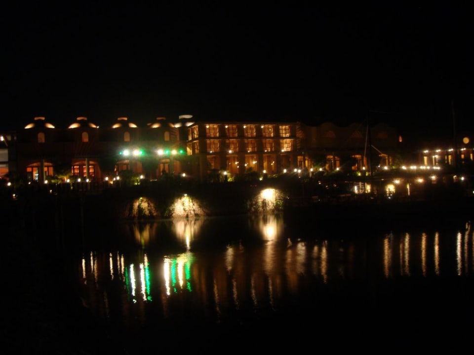 ÄHotel bei Nacht Sheraton Miramar Resort El Gouna