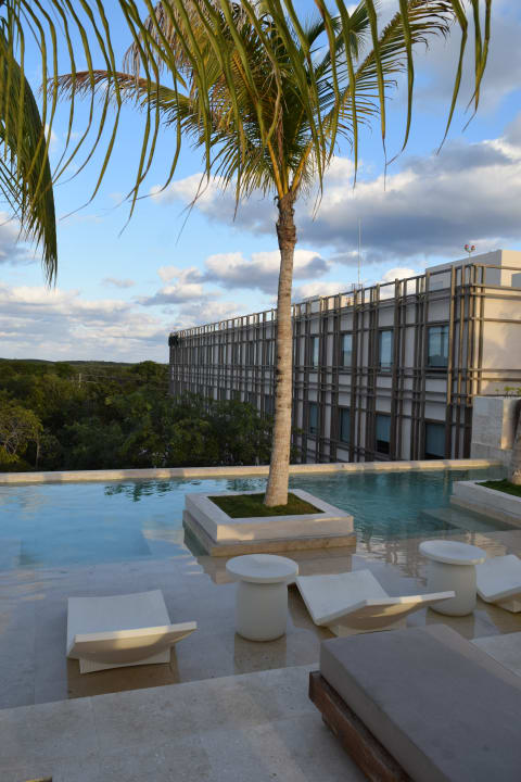 Pool Motto By Hilton Tulum