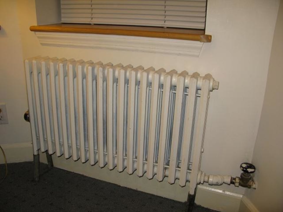 Zimmer 211 - Heizkörper St. James Hotel