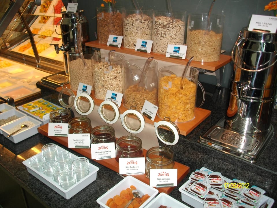 Frühstück - Müsli Lindner Hotel Leverkusen BayArena, part of JdV by Hyatt