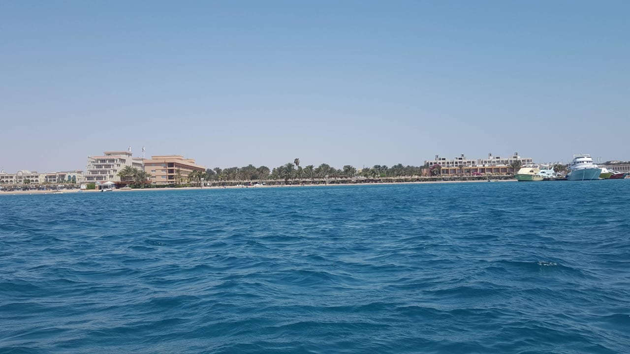 Rote Meer mit Blick zum Hotel Giftun Azur Resort