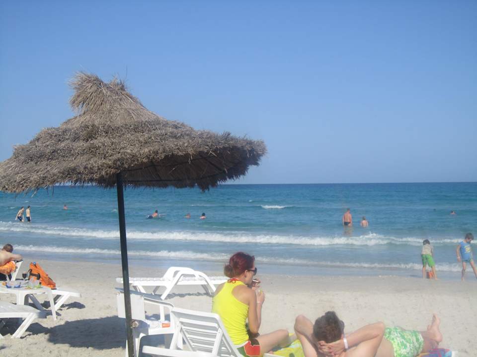 Überall kostenlose Schirme und Liegen Mahdia Beach & Aquapark