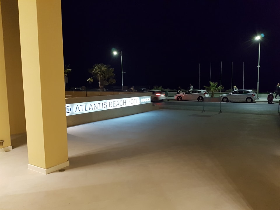 Eingang Hotel Atlantis Beach