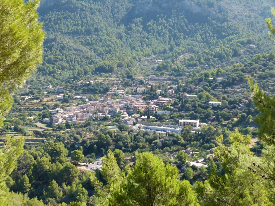 Blick auf Estellencs und Hotel Maristel Hotel Maristel