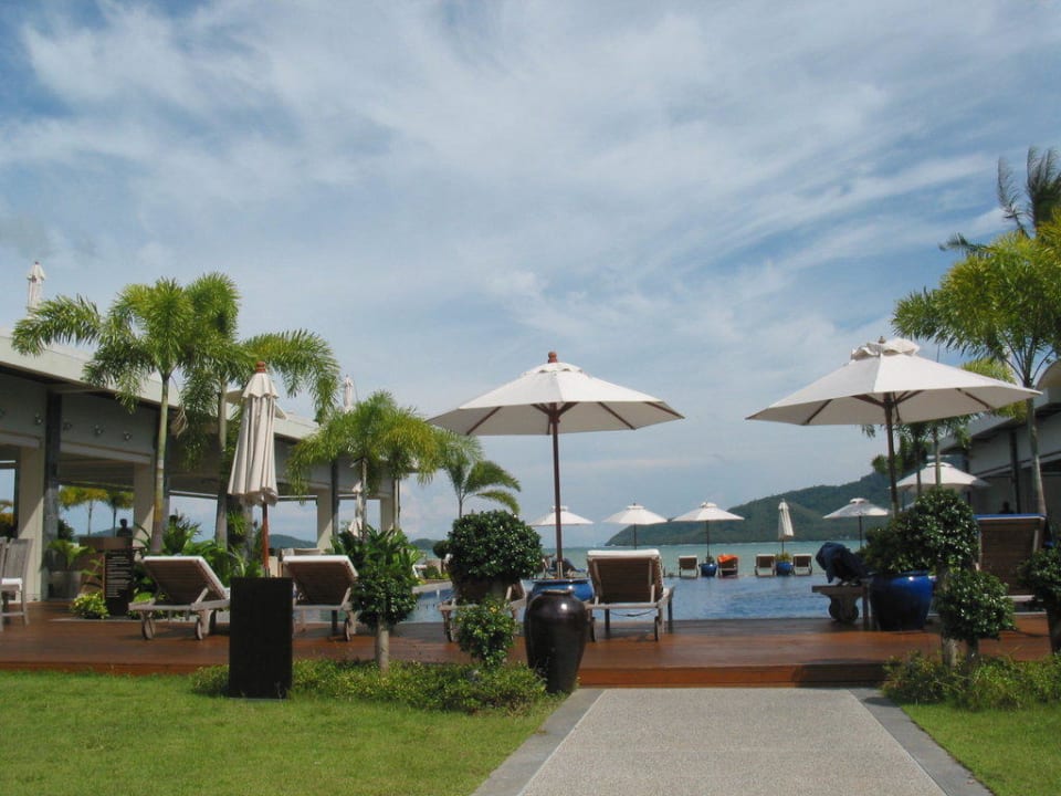 Blick zum Pool und Meer Serenity Resort & Residences Phuket