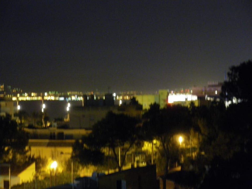 Aussicht bei Nacht vom Balkon Hotel HM Ayron Park