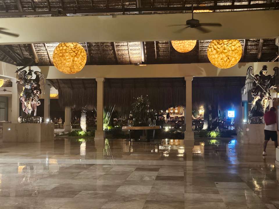 Lobby Iberostar Waves Tucan