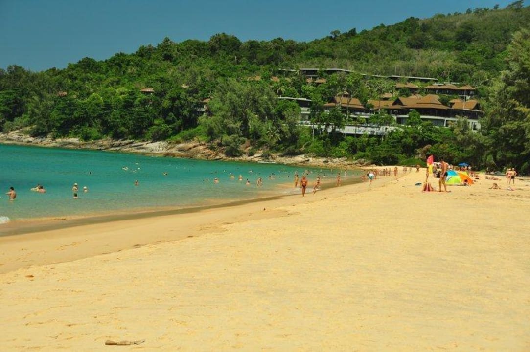 Blick vom öffentl. Strand zum Pullman Pullman Phuket Arcadia Naithon Beach
