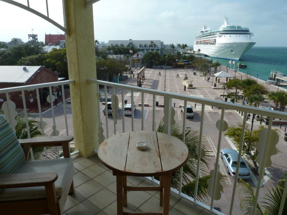 Doppelzimmer/Sicht auf Mallory Square und Meer Hotel Ocean Key Resort & Spa