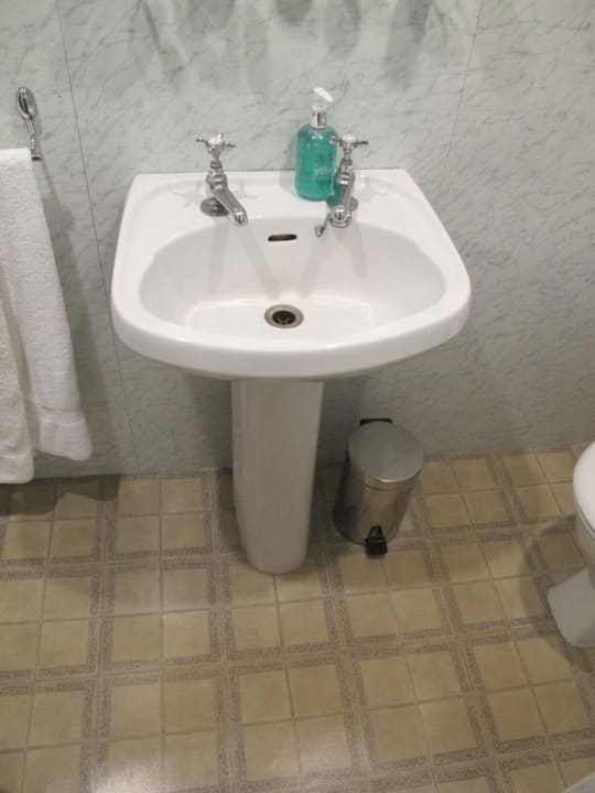 Getrennte Wasserhähne in diesen 4 Sterne Hotel New Steine Hotel