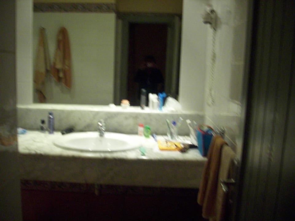 Waschtisch im Badezimmer Hotel Royal Suite