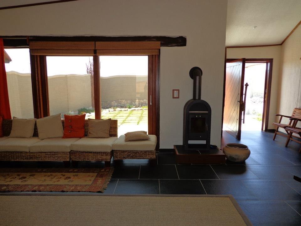 Villa Front porch/ Hotel Desert Breeze Lodge