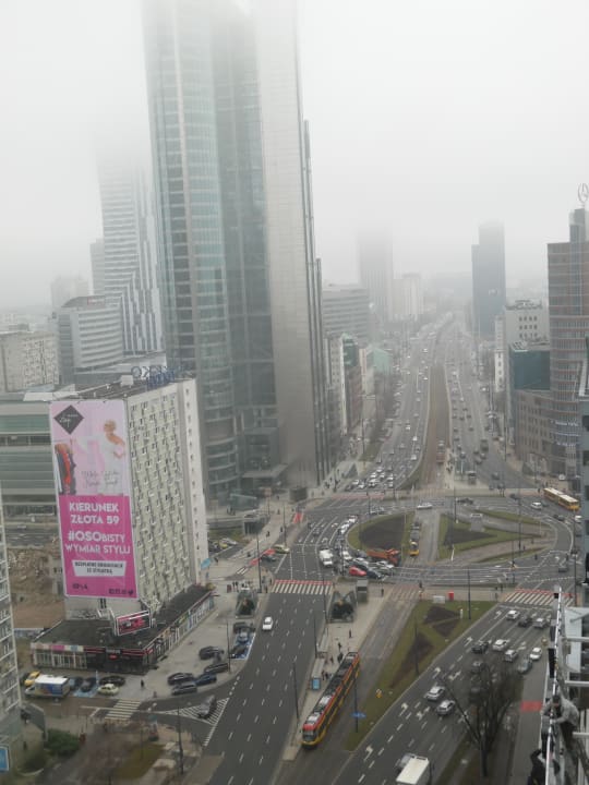 Blick zum Rondo ONZ aus dem Schlafzimmer der Präsidentensuit The Westin Warsaw