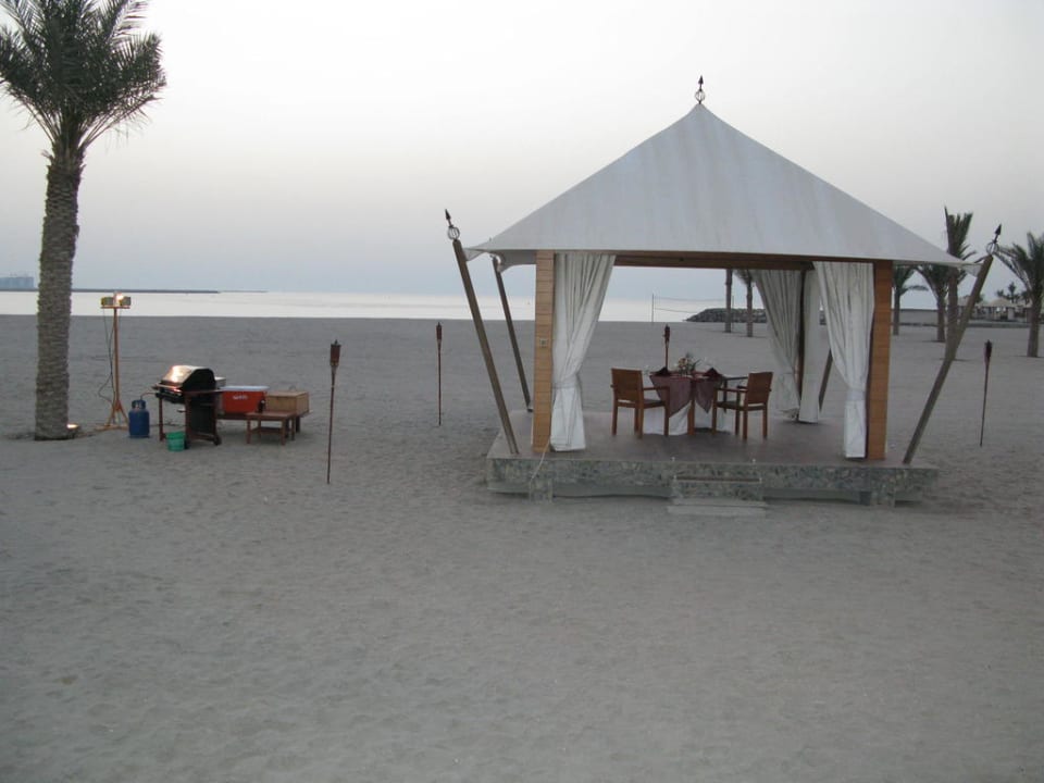 Privates Dinner am Beach Club The Ritz-Carlton Ras Al Khaimah, Al Wadi Desert