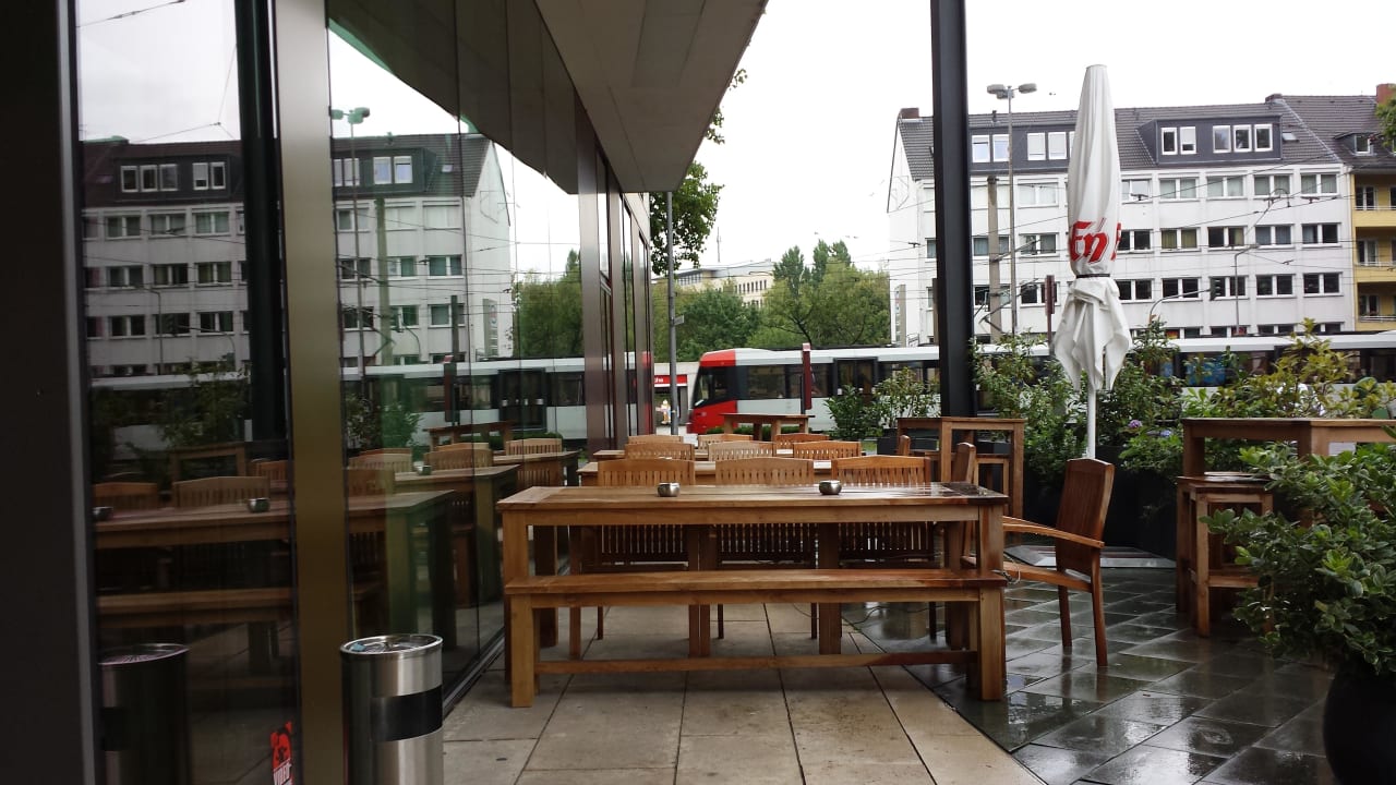 Vor dem Hotel AMERON Köln Hotel Regent