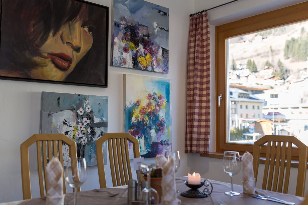 Bilder im Speisesaal  Hotel Bergland