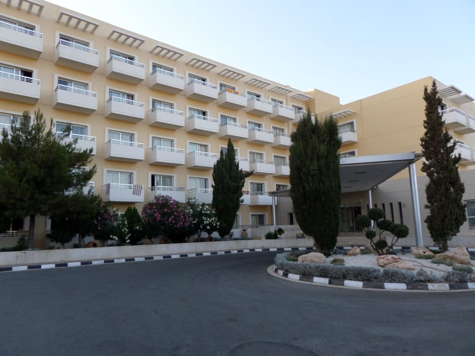 Budynek hotelu Atlantica Sea Breeze