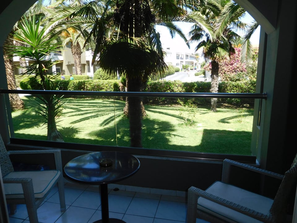 Ausblick vom Balkon Acharavi Beach Hotel