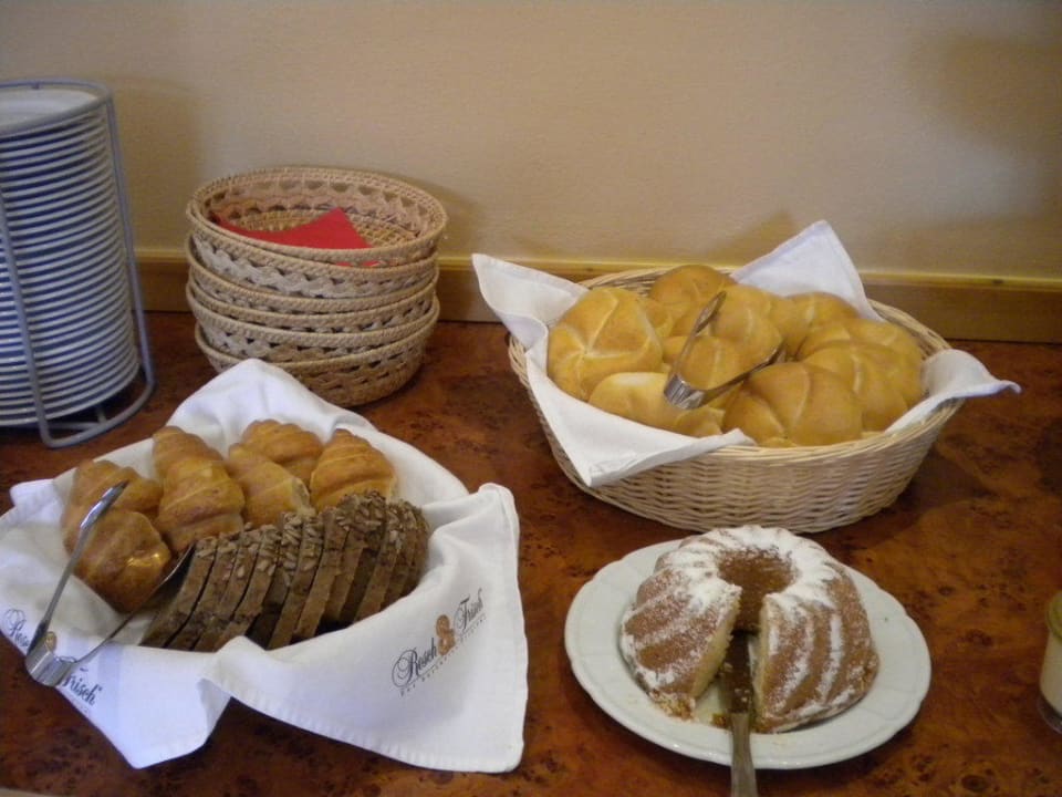 Breakfast buffet Alpenherz Hotel