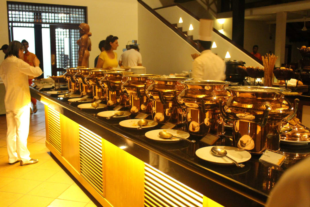 Buffet am Abend Cinnamon Lodge Habarana