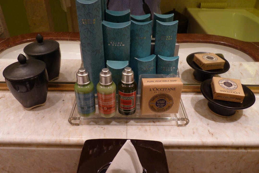 Krungthep Wing Deluxe Balcony Room Shangri-La Hotel, Bangkok